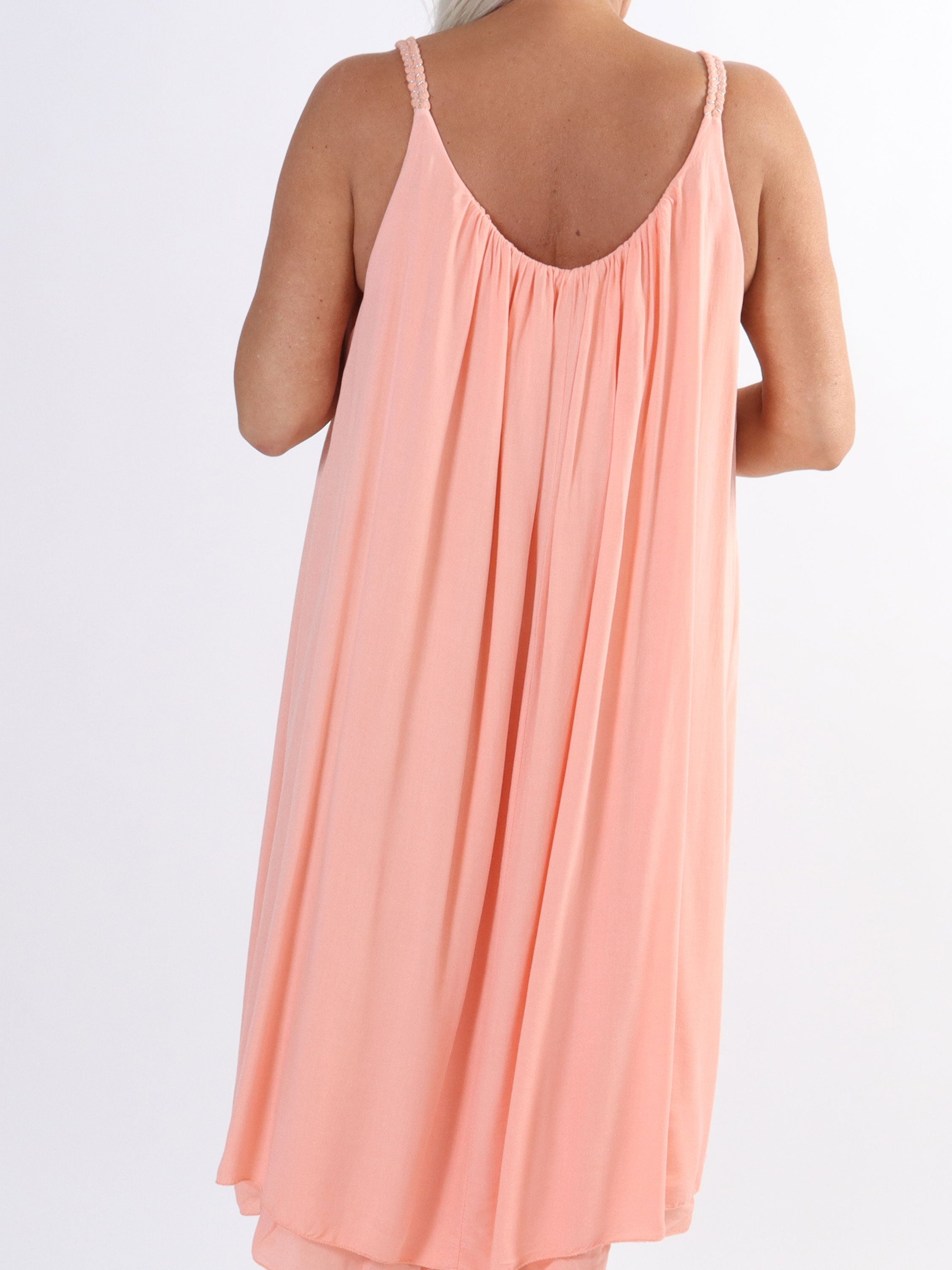 Asia Dress - Söt viskosklänning i plus size med flätade axelband - Lavender